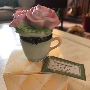 Hinged Box, Teacup with Roses, “A Daughter is a Joy Forever”